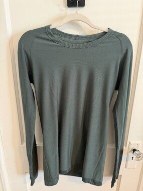 Lululemon Long Sleeve Athletic Top | Size 10 | Thumbholes | Green